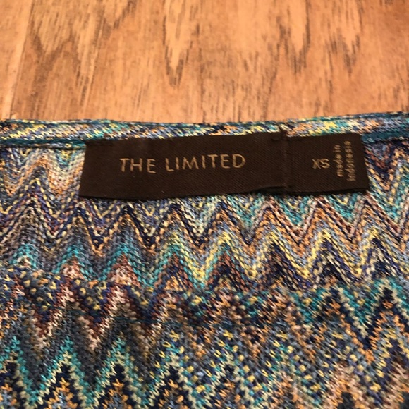 🎉3/$15 The Limited Chevron Butterfly Sleeve Top - Picture 5 of 8